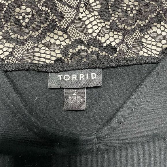Torrid Womens Top Size Medium Black Long Sleeve Lace Keyhole Tshirt - Picture 2 of 8